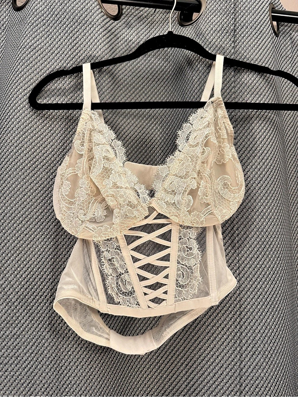 Victoria's Secret Lightly Lined White Lace Corset Top- Size: M DD